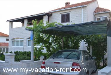 Apartmaji Marino - near family friendly beach: Hrvaška - Dalmacija - Otok Brac - Supetar - apartma #1341 Slika 1