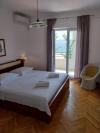 Apartmaji Josip - 150 m from beach with free parking A2(5)